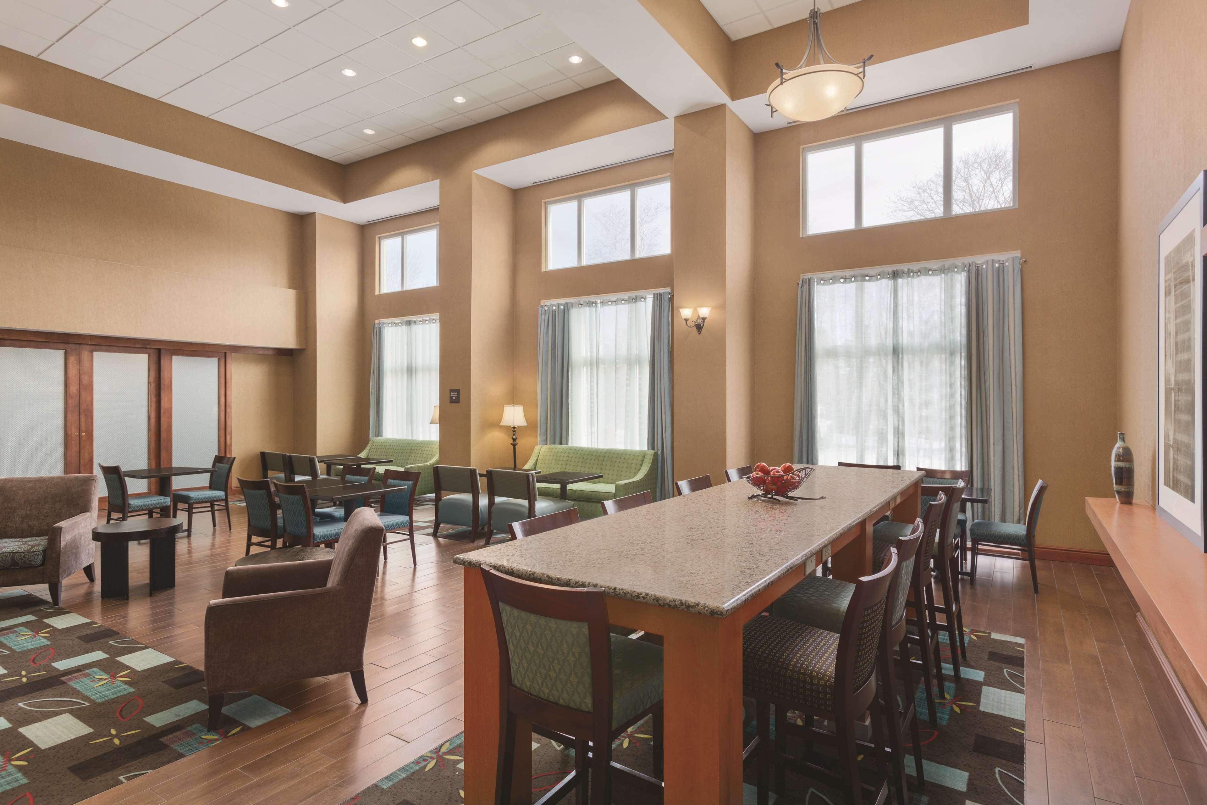 Hampton Inn & Suites Greenfield Eksteriør bilde